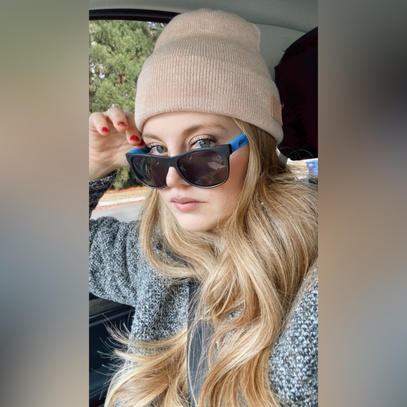 Meet THE Posher - Picture 2 of 5